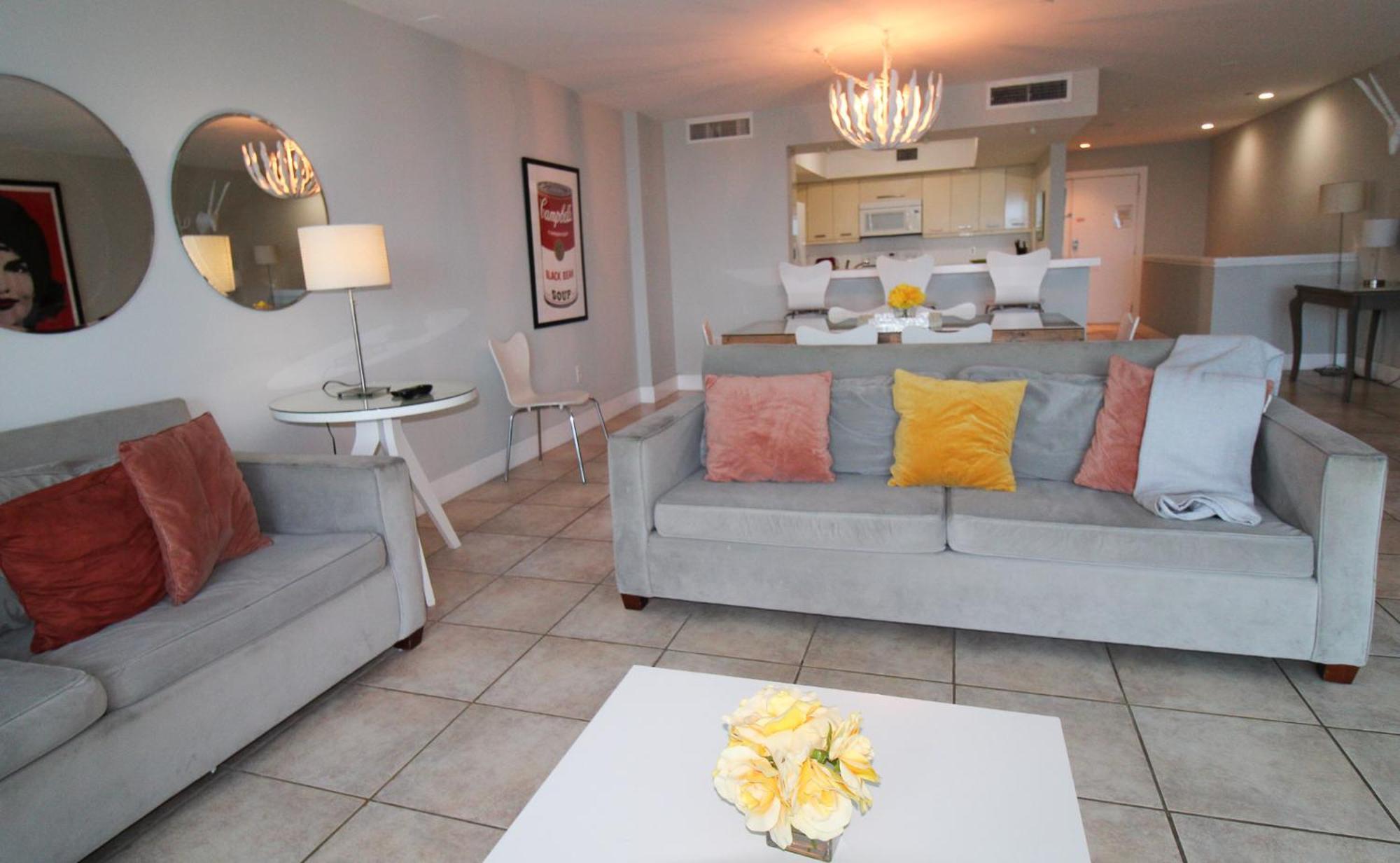 מיאמי ביץ' Castle Pavillon 8 Beachfront - Private Beach Access Loft With 2-Story, Pool, Tennis, Free Parking Access מראה חיצוני תמונה