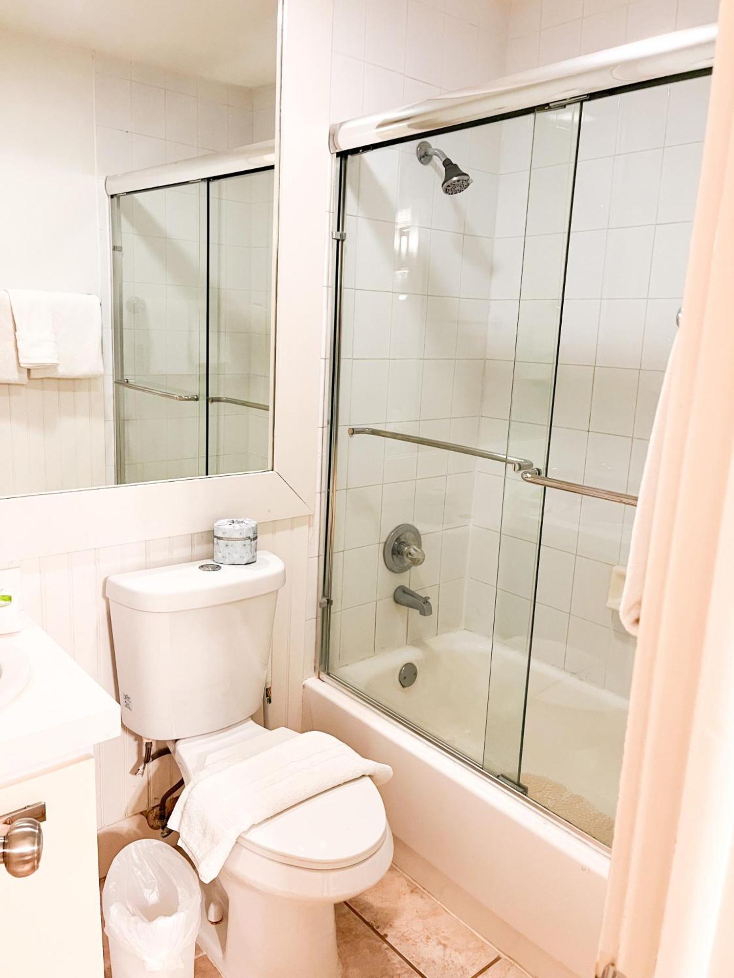 מיאמי ביץ' Castle Pavillon 8 Beachfront - Private Beach Access Loft With 2-Story, Pool, Tennis, Free Parking Access מראה חיצוני תמונה