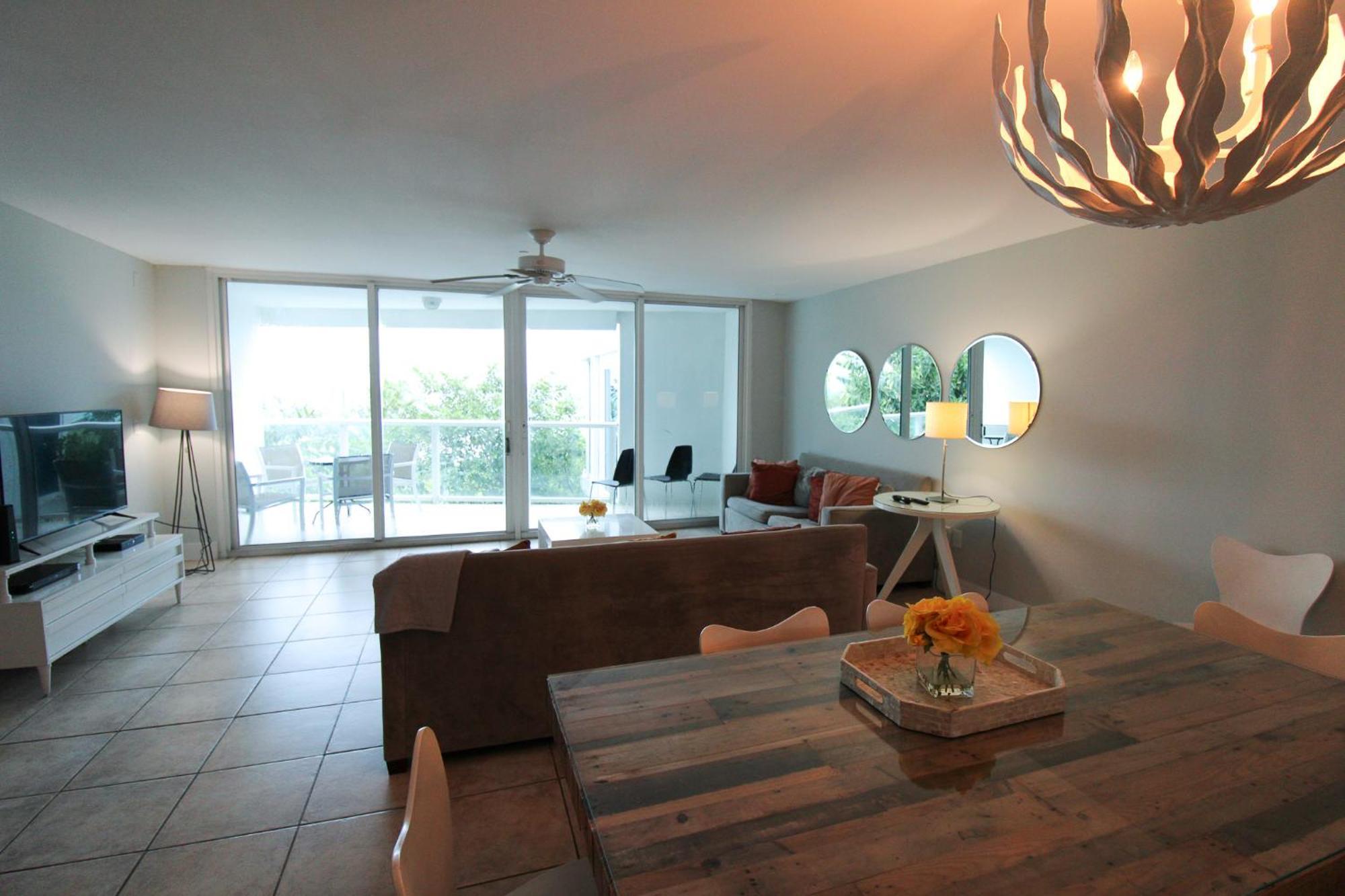 מיאמי ביץ' Castle Pavillon 8 Beachfront - Private Beach Access Loft With 2-Story, Pool, Tennis, Free Parking Access מראה חיצוני תמונה