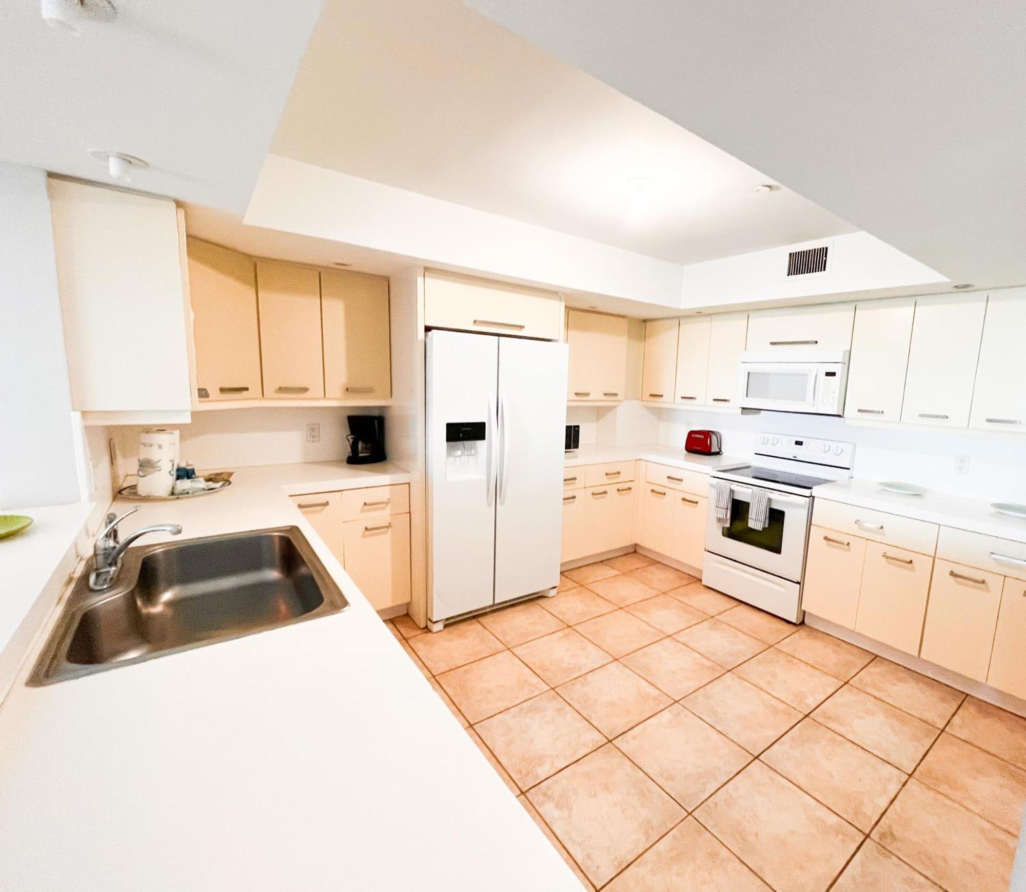 מיאמי ביץ' Castle Pavillon 8 Beachfront - Private Beach Access Loft With 2-Story, Pool, Tennis, Free Parking Access מראה חיצוני תמונה