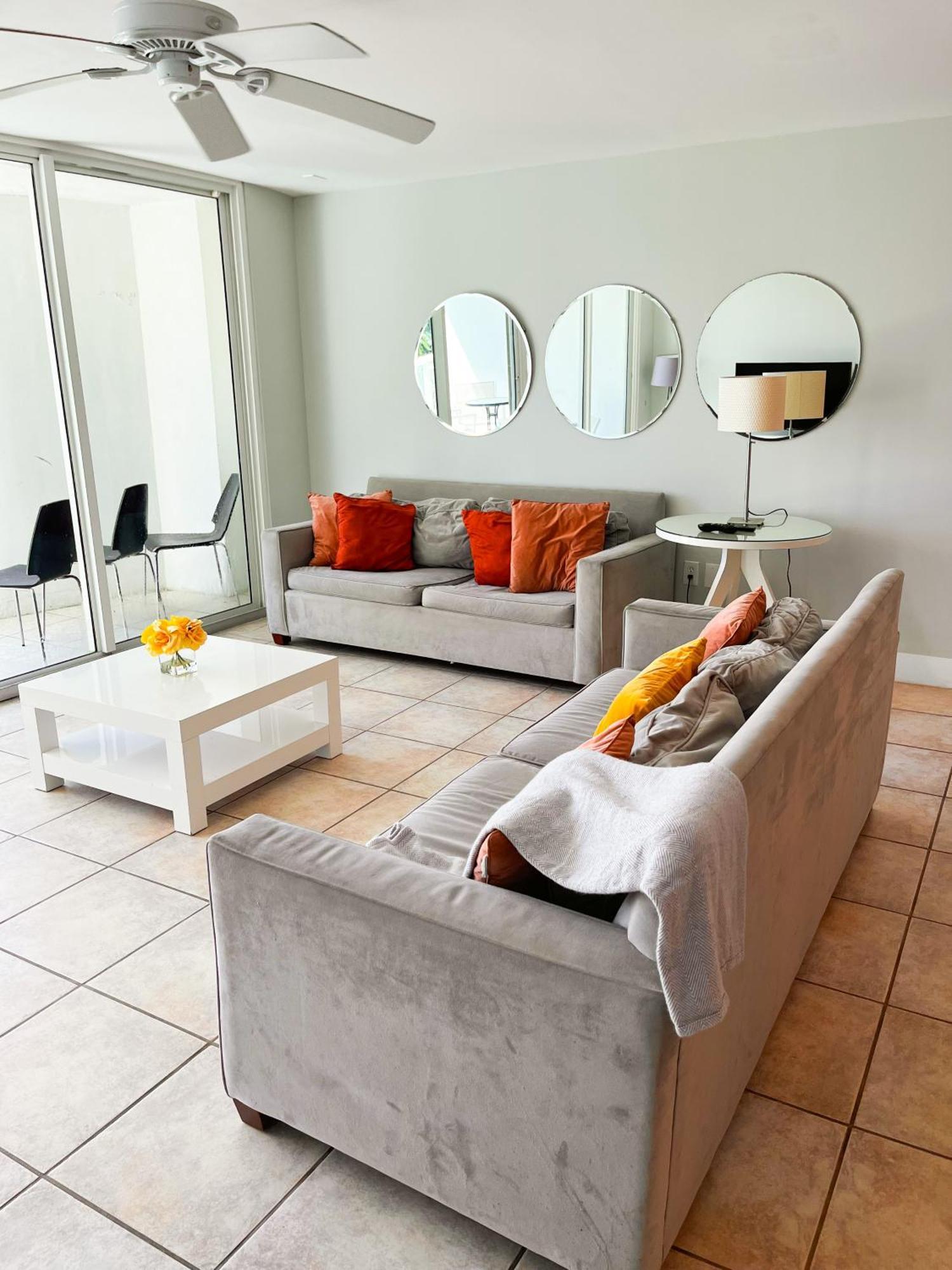 מיאמי ביץ' Castle Pavillon 8 Beachfront - Private Beach Access Loft With 2-Story, Pool, Tennis, Free Parking Access מראה חיצוני תמונה