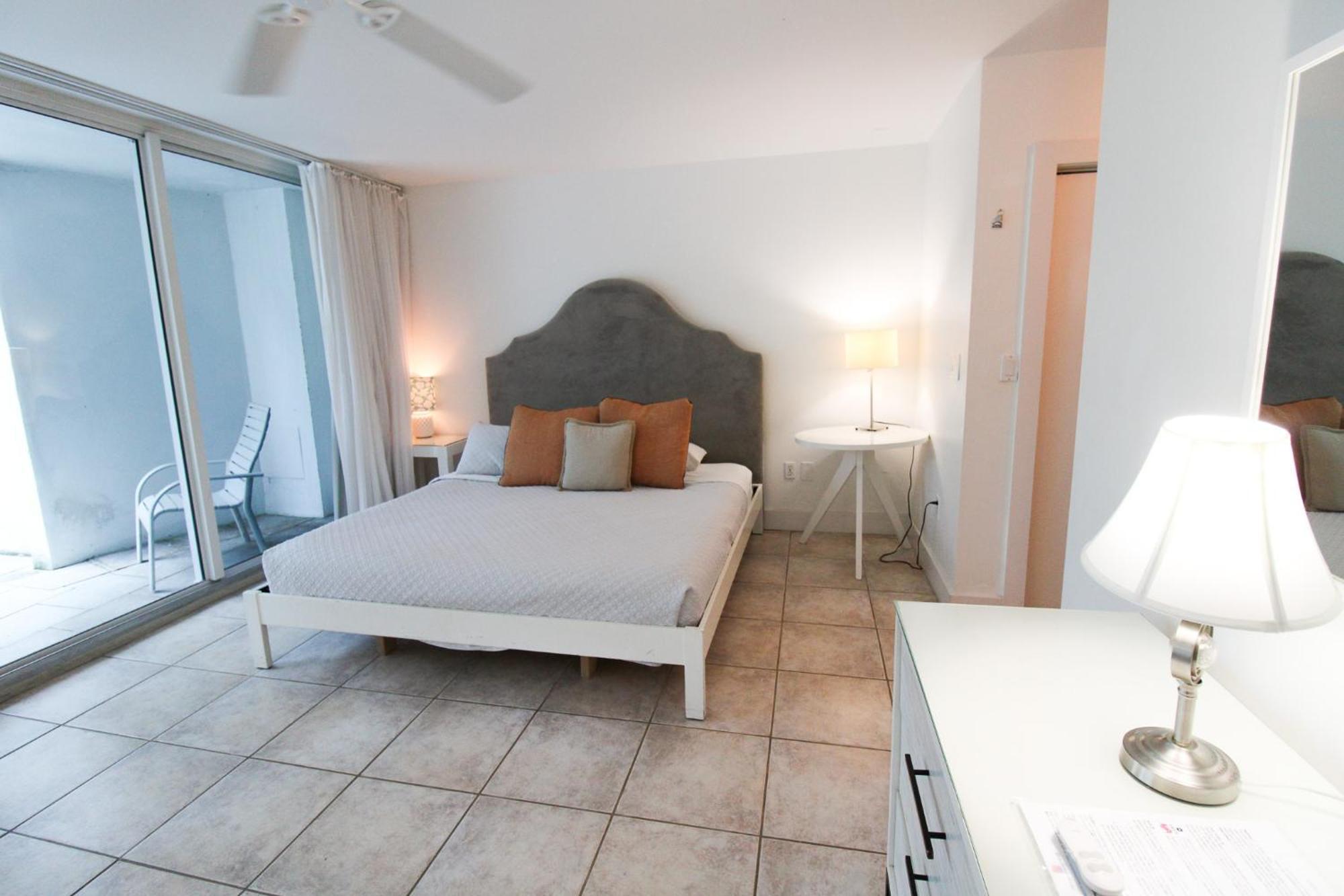 מיאמי ביץ' Castle Pavillon 8 Beachfront - Private Beach Access Loft With 2-Story, Pool, Tennis, Free Parking Access מראה חיצוני תמונה